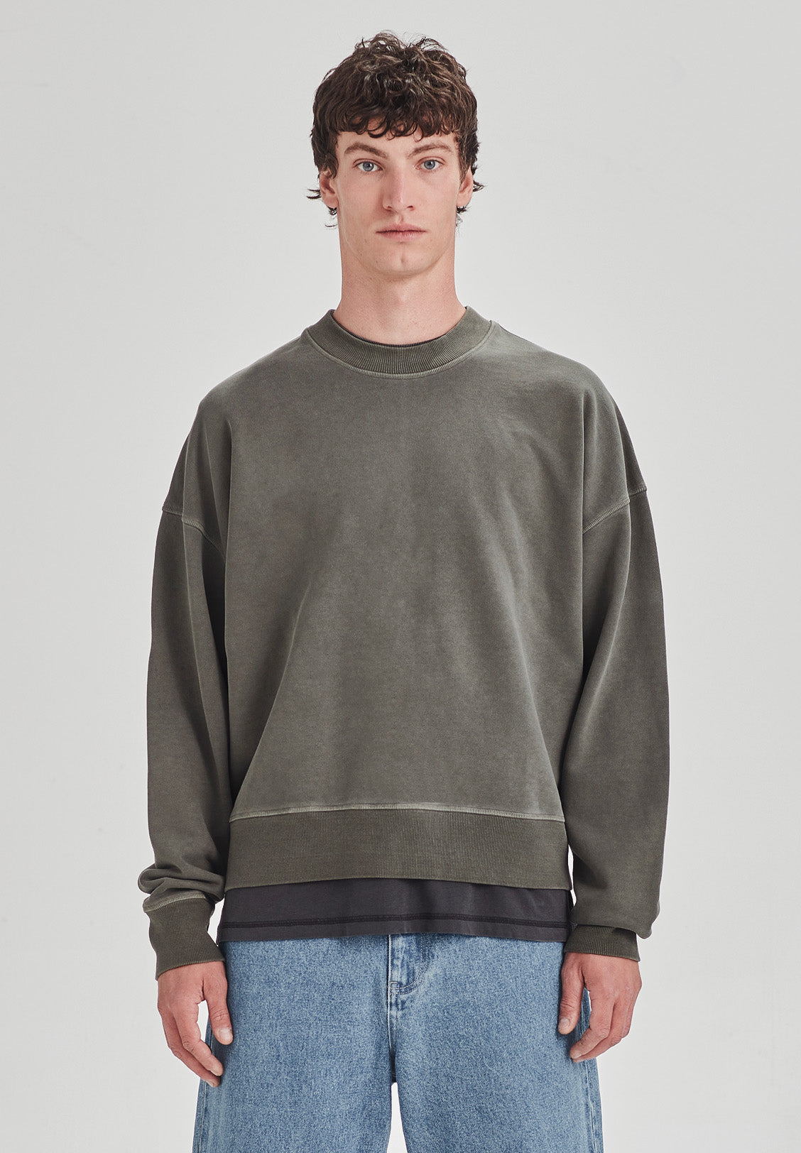 RELAXED FLEECE CREW, VINTAGE FOG