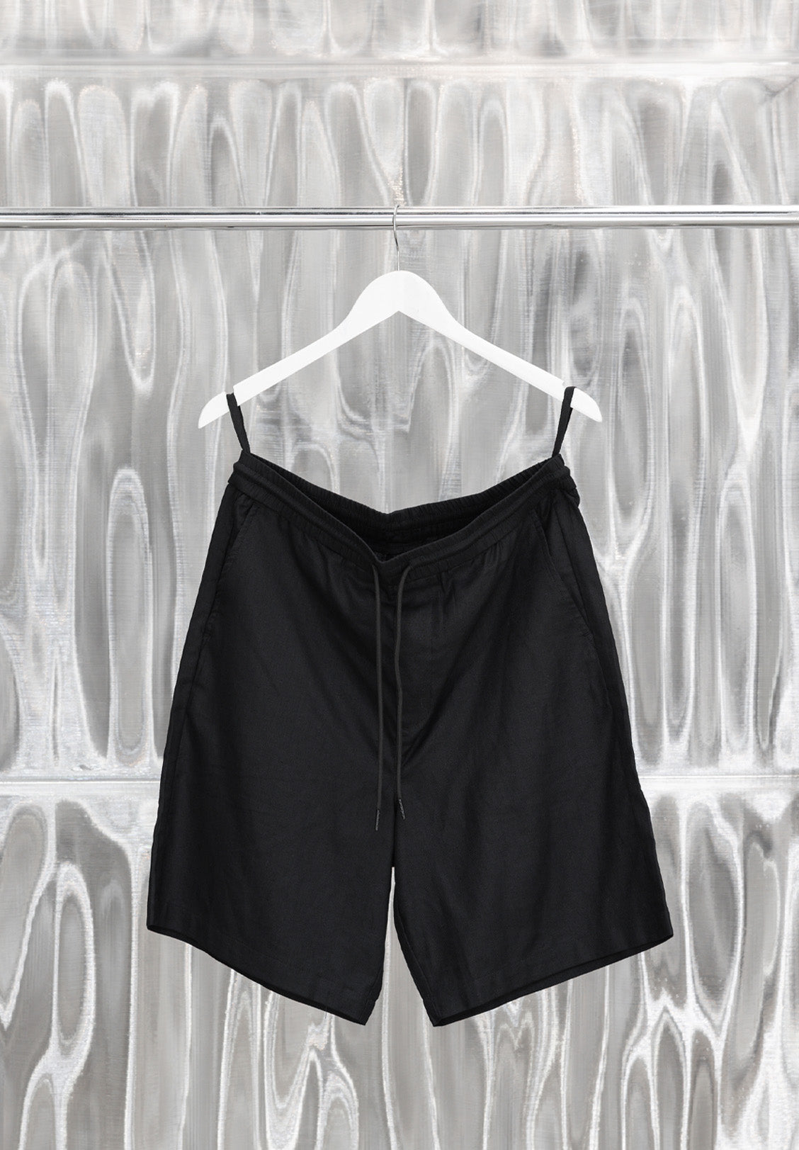LINEN BLEND STUDIO SHORT, BLACK