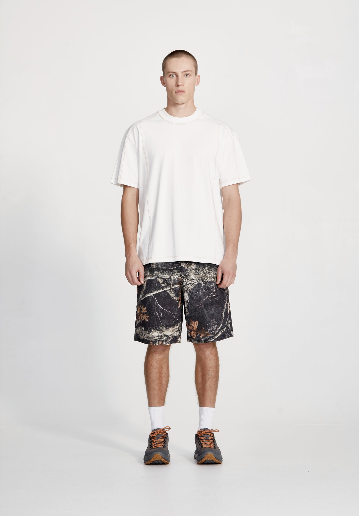 CARPENTER SHORT, DARK FOLIAGE