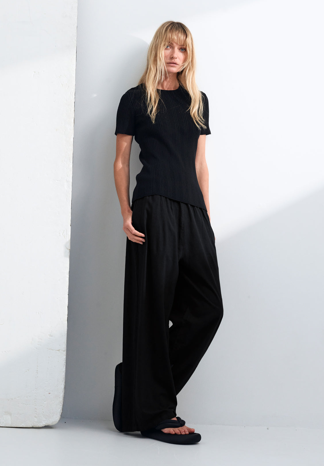 Linen on sale black trousers