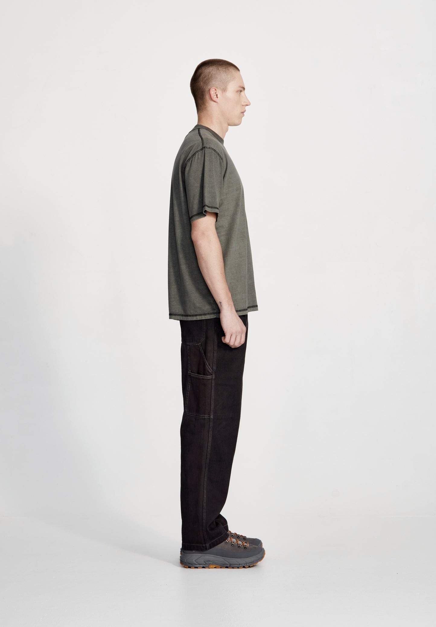 COTTON JERSEY STUDIO TEE, FOG WITH BLACK