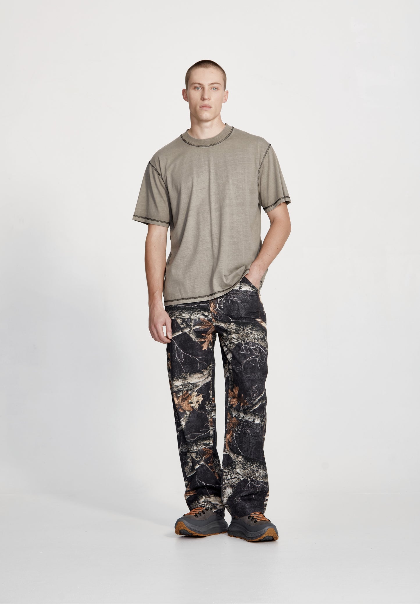 COTTON JERSEY STUDIO TEE, SMOKE WITH BLACK